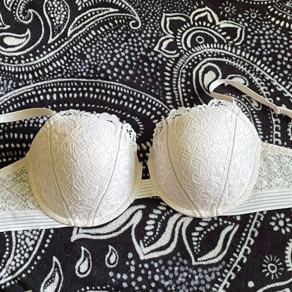 White Victoria’s Secret balconet bra size 36DD